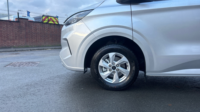 Ford Transit Custom 320 L1 Diesel Fwd 2.0 EcoBlue 150ps H1 Double Cab Van Limited - Image 17